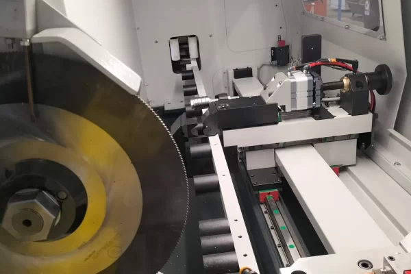 Circular saw pipe cutting machine